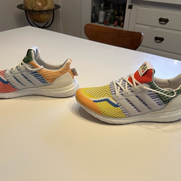 Adidas DNA Love Unites PRIDE Ultra Boost 5.0 Men 12 EUC - Picture 5 of 6